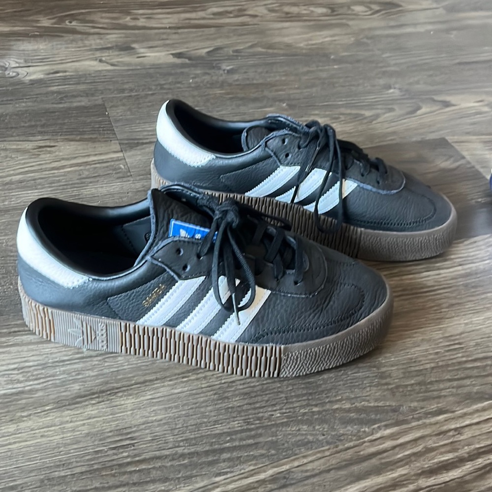 Adidas platform Samba sneakers size 7